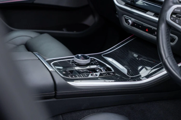 Vehicle Image 12