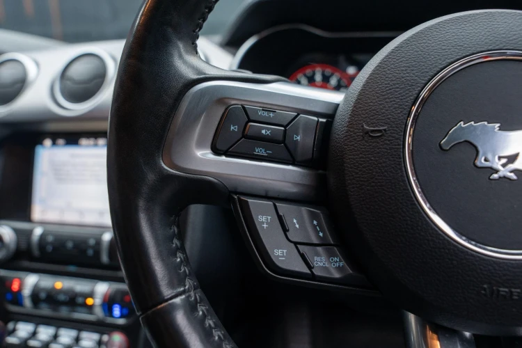 Vehicle Image 25