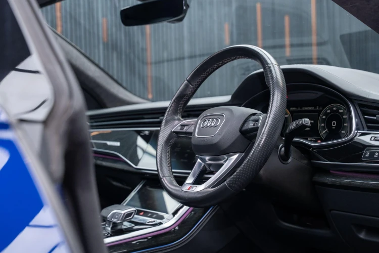 Vehicle Image 30
