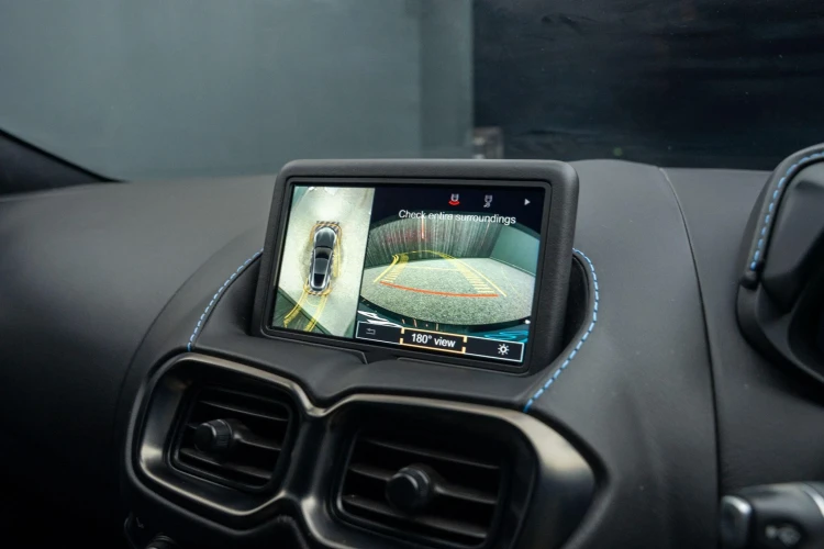 Vehicle Image 5