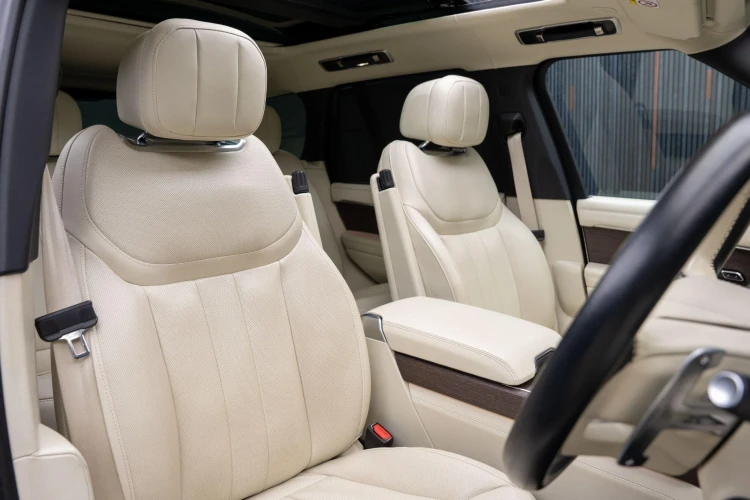 Vehicle Image 12