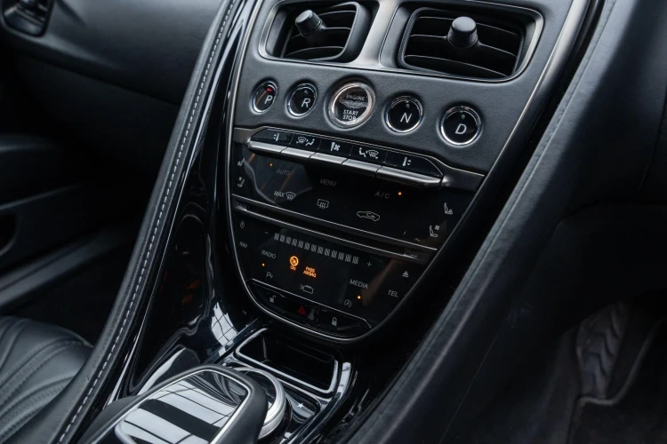 Vehicle Image 10