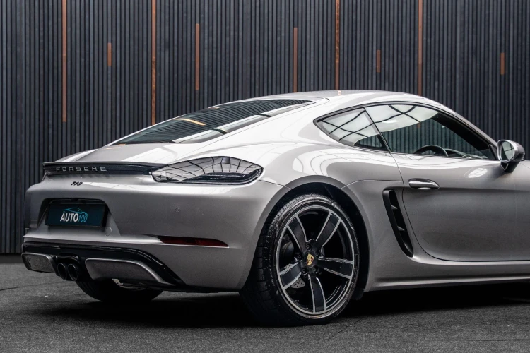 Vehicle Image 21