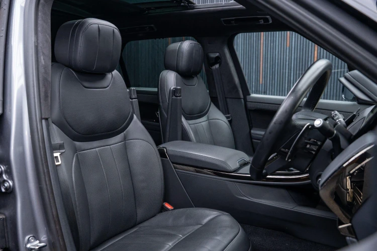 Vehicle Image 12