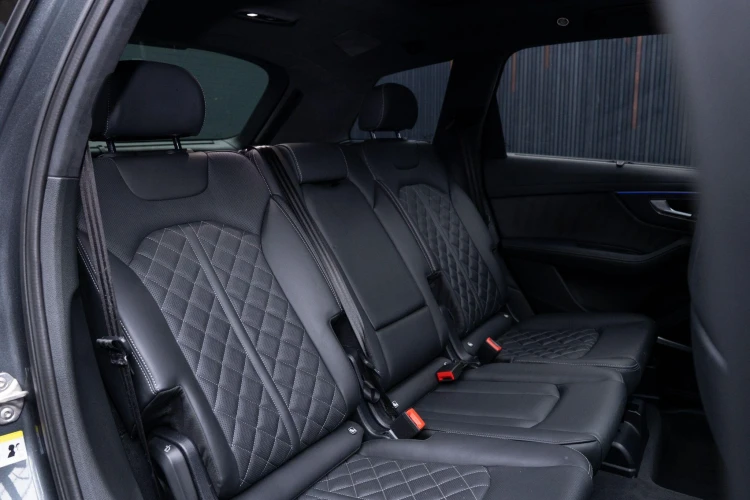 Vehicle Image 37