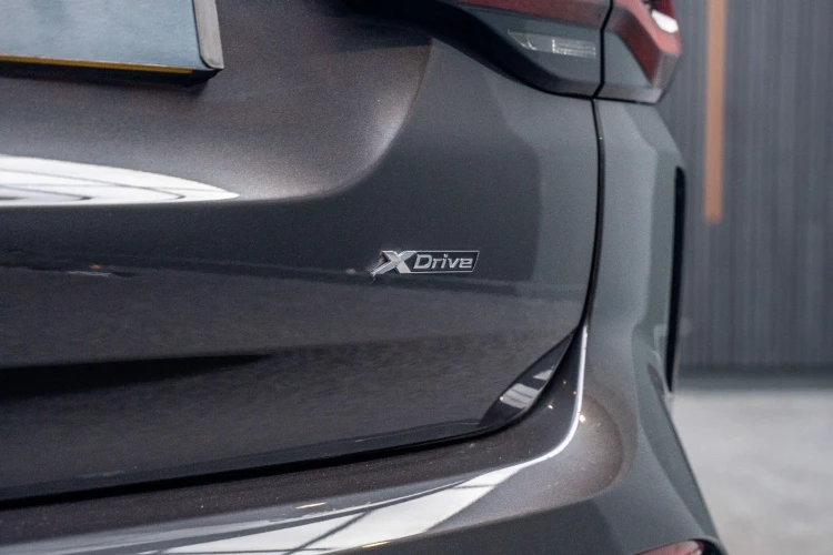 Vehicle Image 25