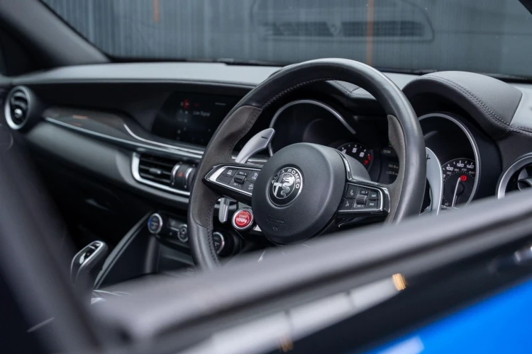 Vehicle Image 10