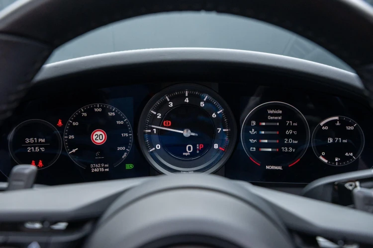 Vehicle Image 25