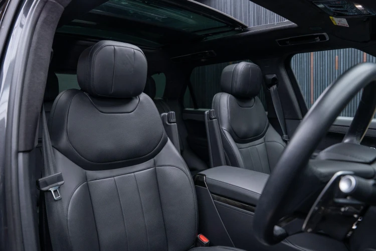 Vehicle Image 12