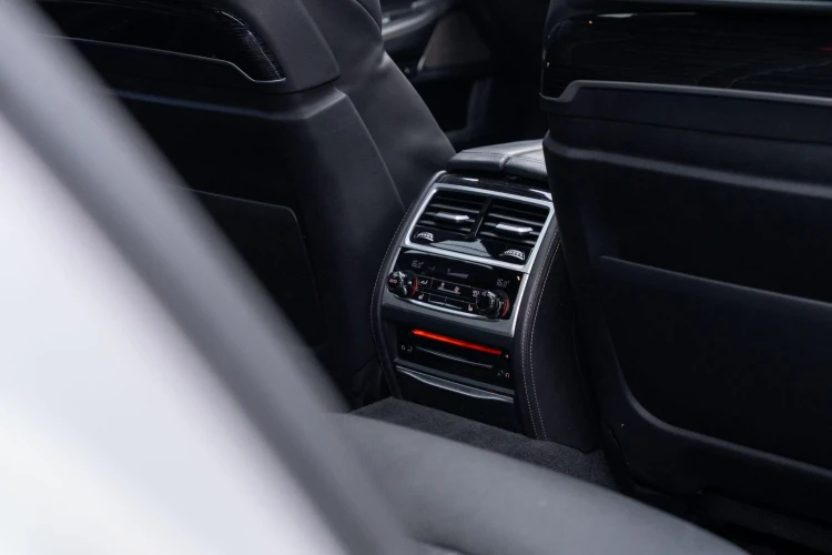 Vehicle Image 45