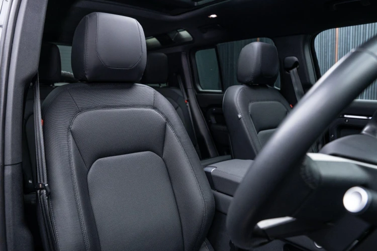 Vehicle Image 12