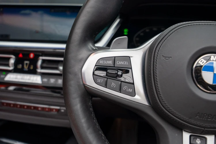 Vehicle Image 25