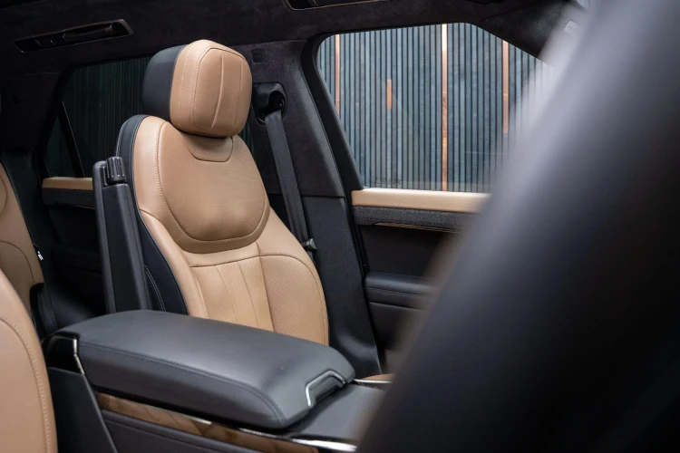 Vehicle Image 30