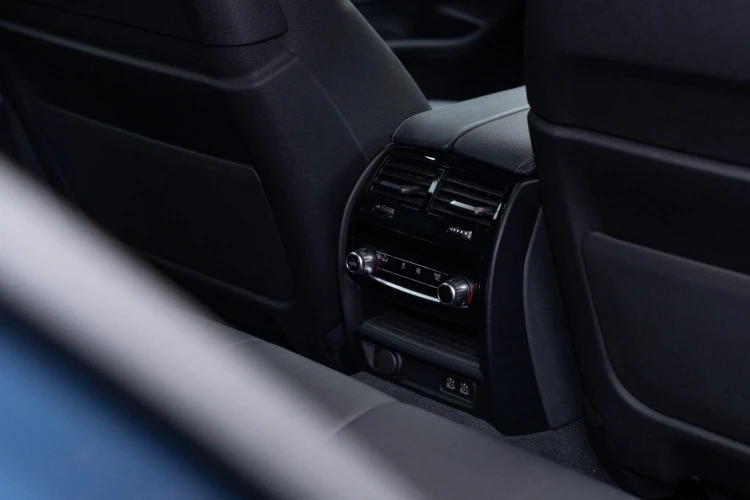 Vehicle Image 38