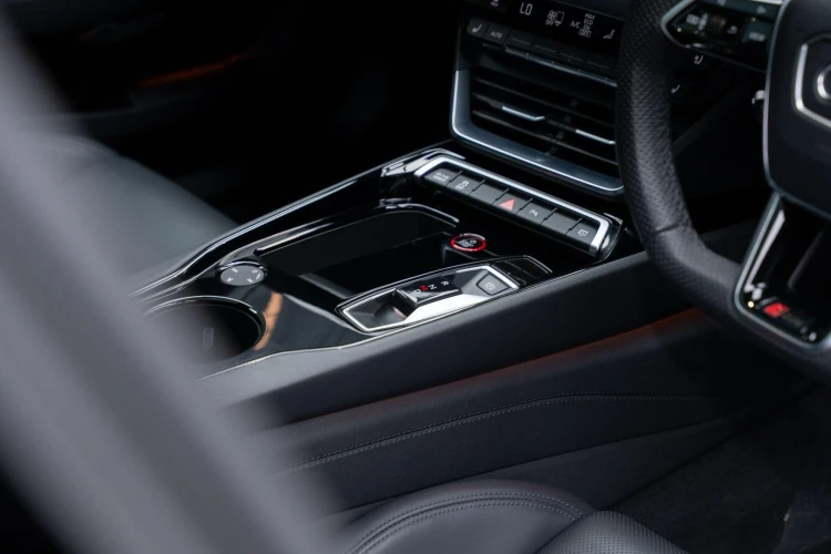 Vehicle Image 30