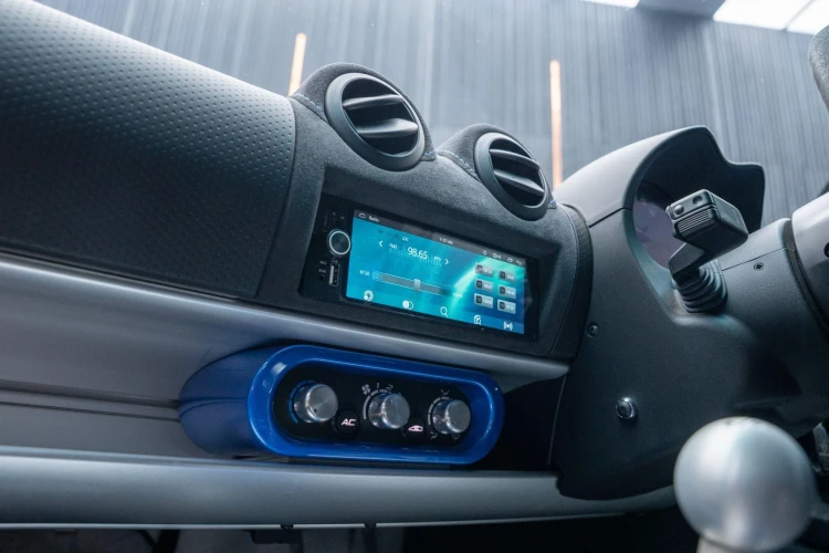 Vehicle Image 8