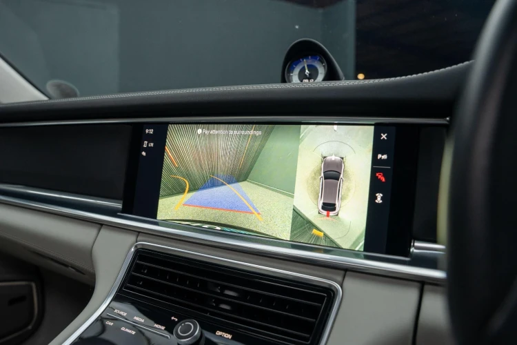 Vehicle Image 12