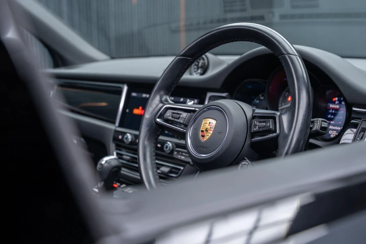 Vehicle Image 30