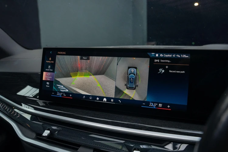 Vehicle Image 6