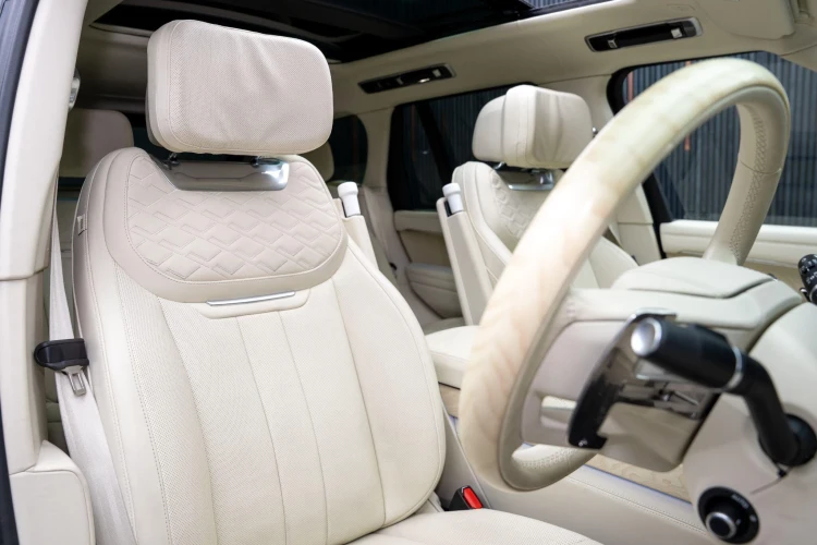 Vehicle Image 12