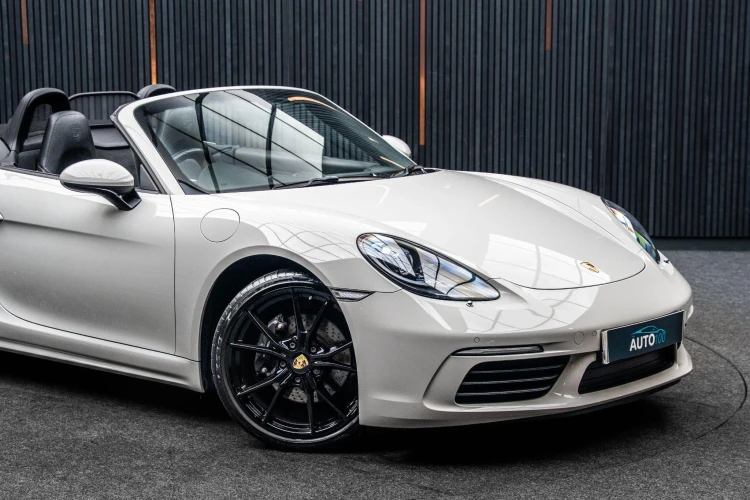 Vehicle Image 11