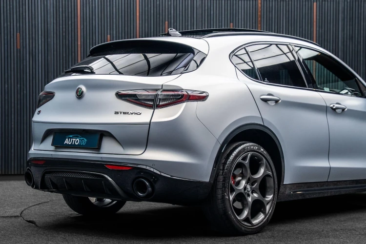 Vehicle Image 21
