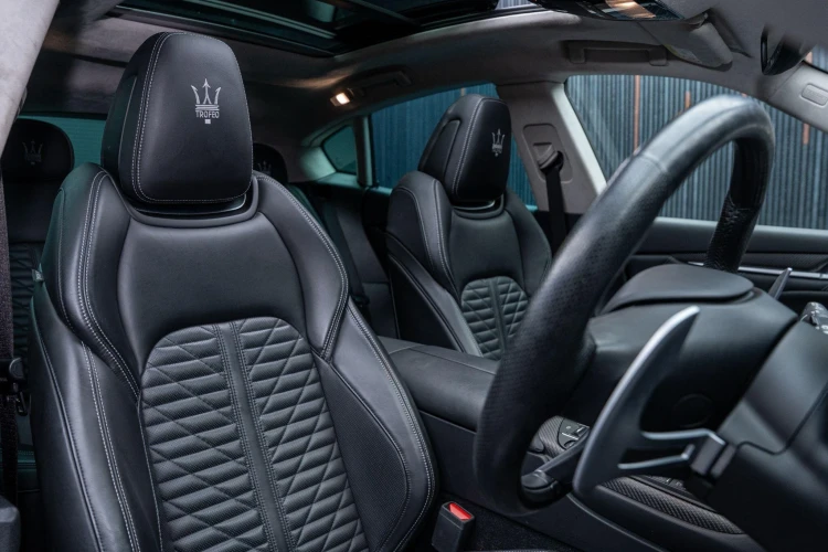 Vehicle Image 12
