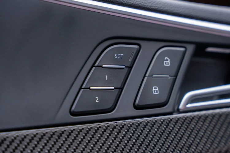 Vehicle Image 35