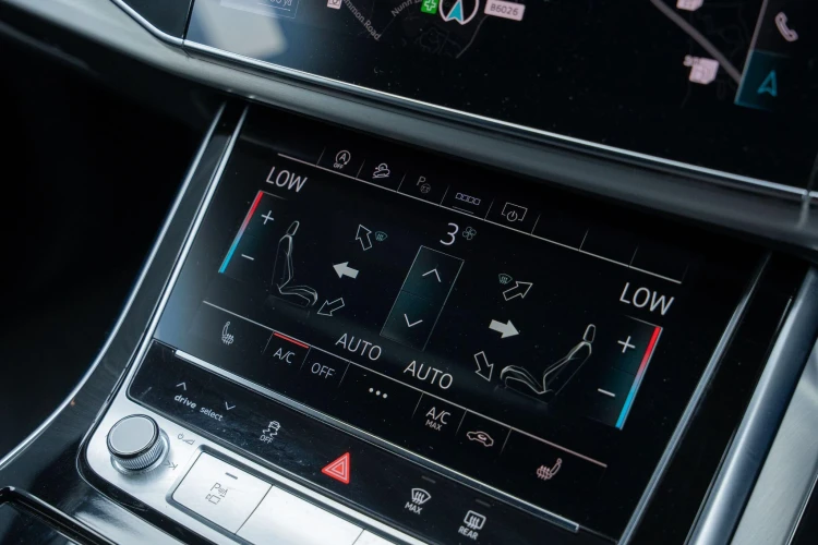 Vehicle Image 10