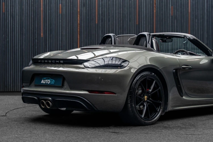 Vehicle Image 21