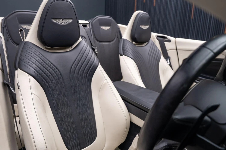Vehicle Image 12