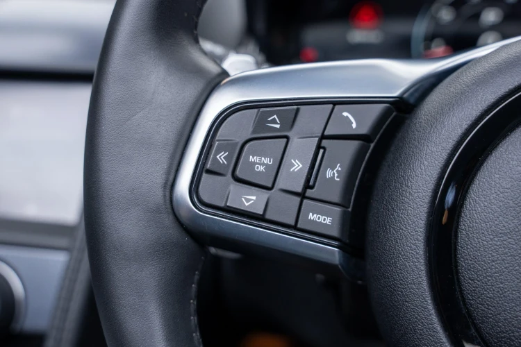 Vehicle Image 35