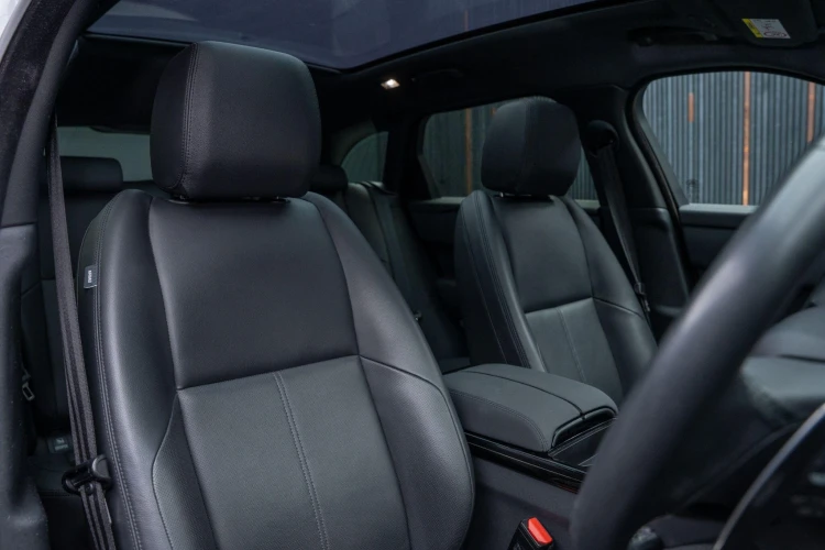Vehicle Image 12
