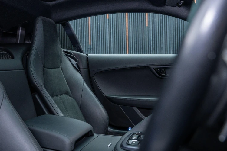 Vehicle Image 12