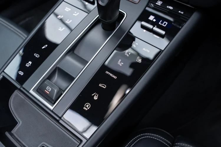 Vehicle Image 32