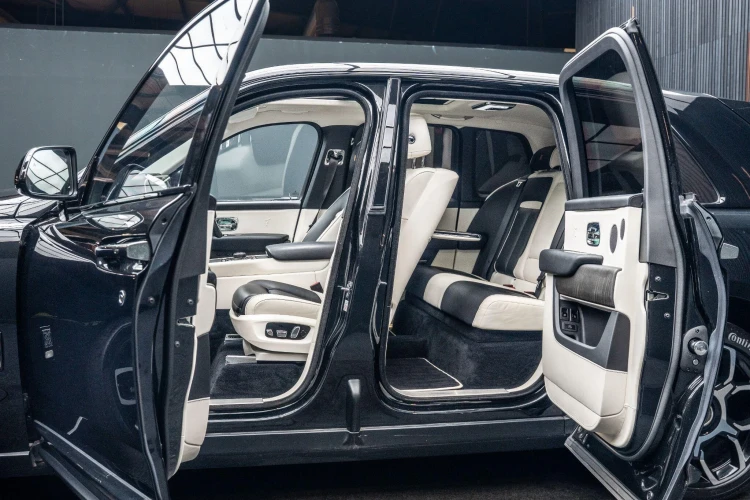 Vehicle Image 10