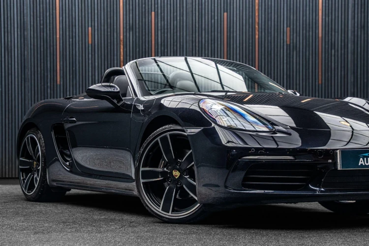 Vehicle Image 9