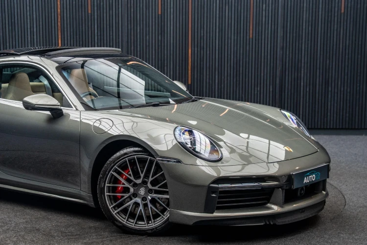 Vehicle Image 9