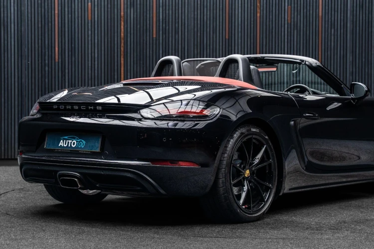 Vehicle Image 23
