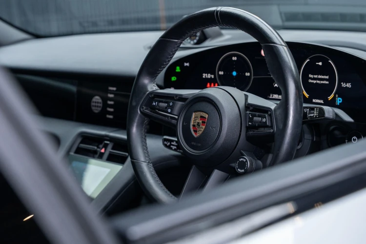 Vehicle Image 35