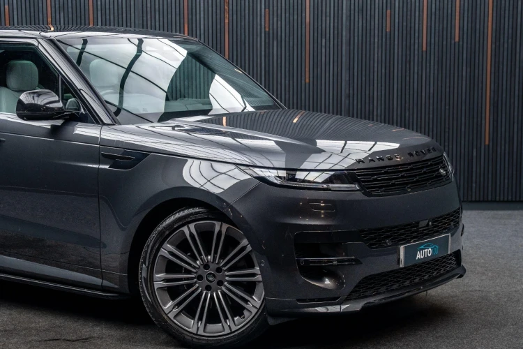 Vehicle Image 9