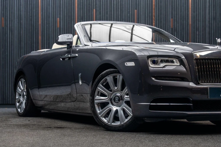 Vehicle Image 9