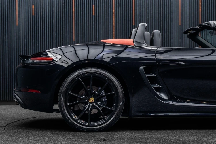 Vehicle Image 21