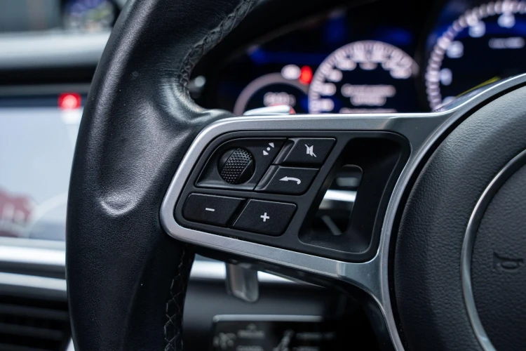 Vehicle Image 32
