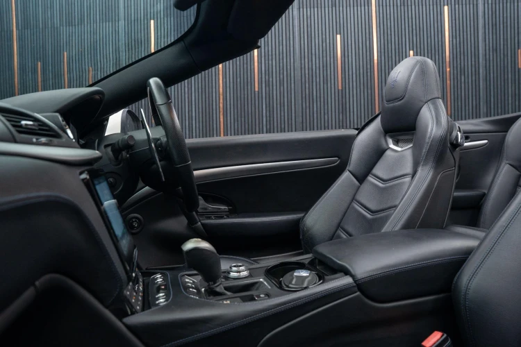 Vehicle Image 35