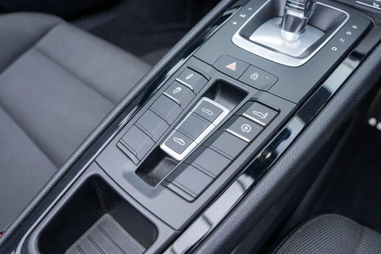 Vehicle Image 32