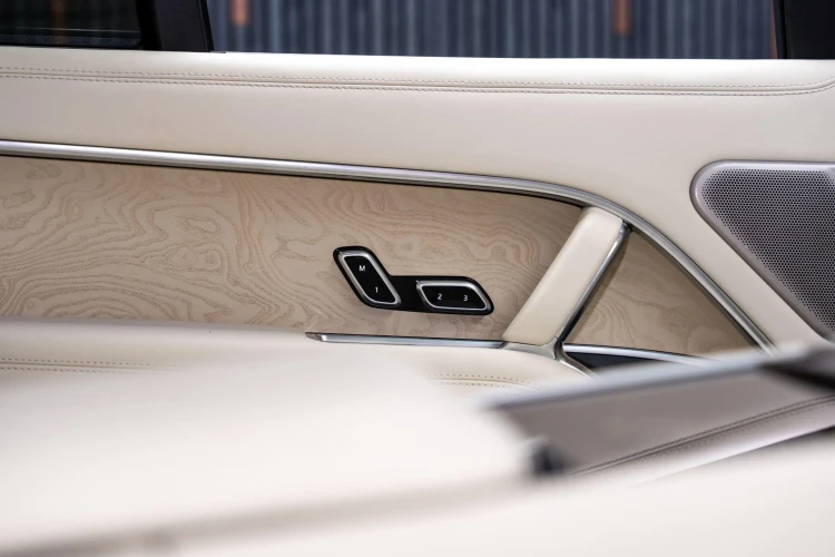 Vehicle Image 36