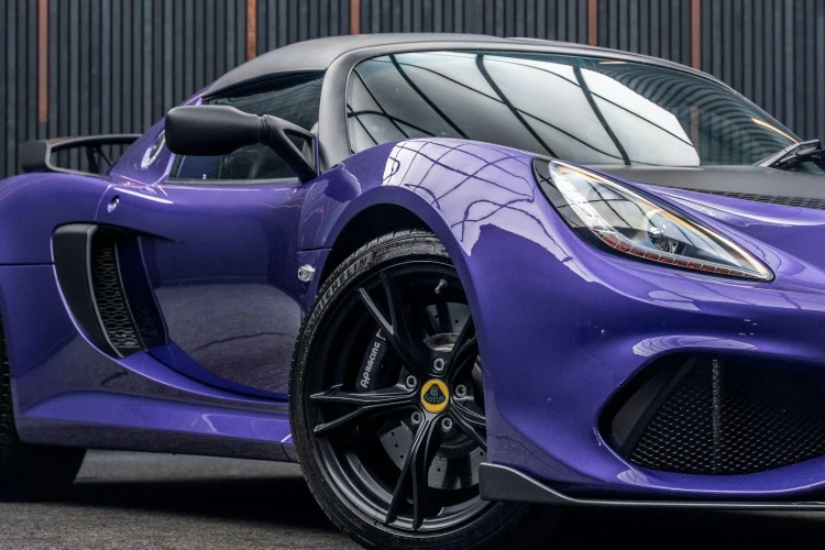 Vehicle Image 9