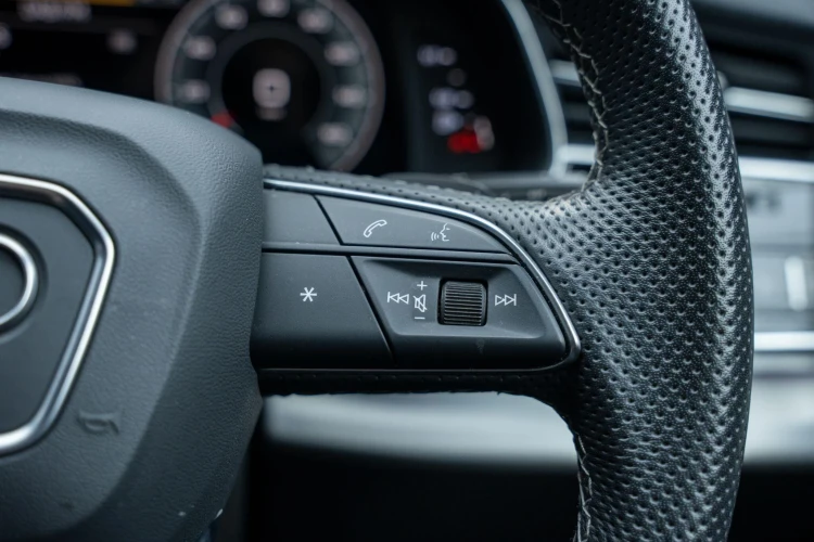 Vehicle Image 35