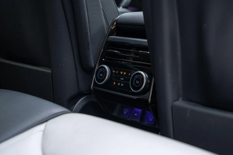 Vehicle Image 37